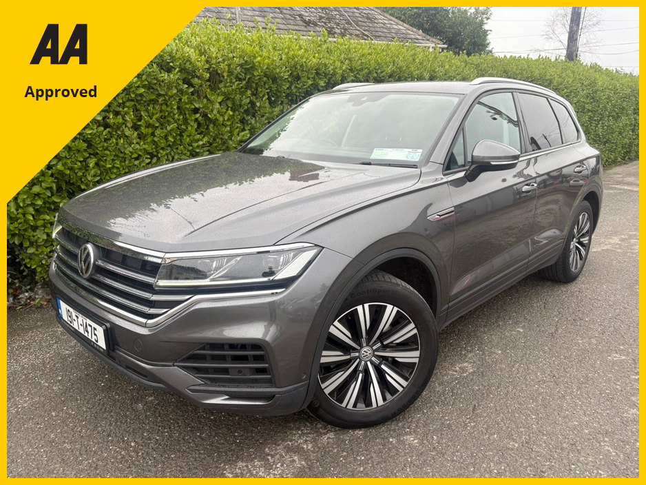 2019 Volkswagen Touareg - image 2