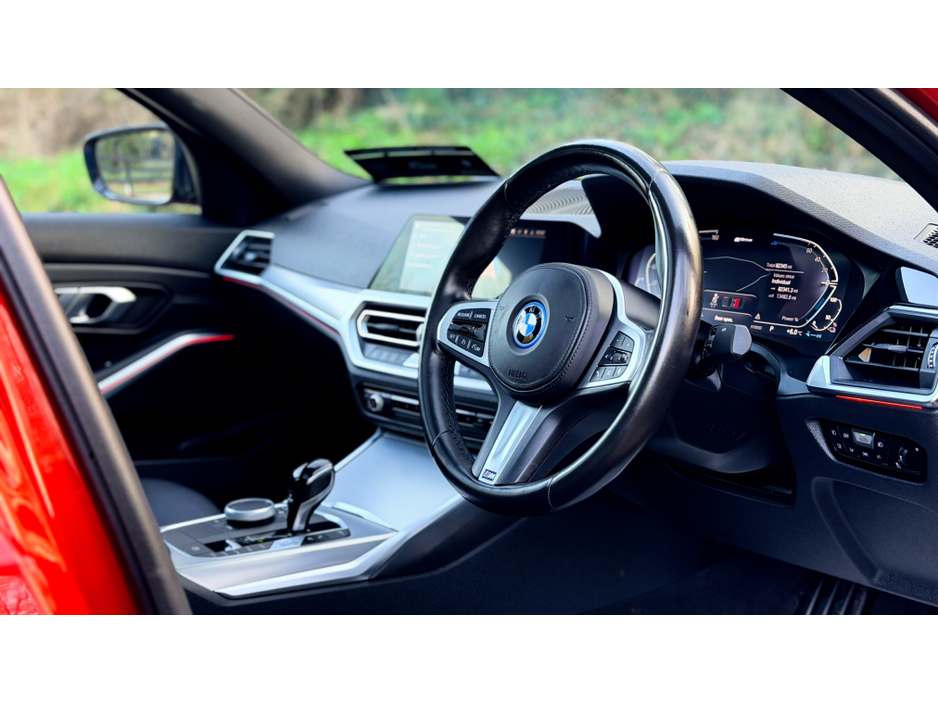2022 BMW 3 Series - image 8