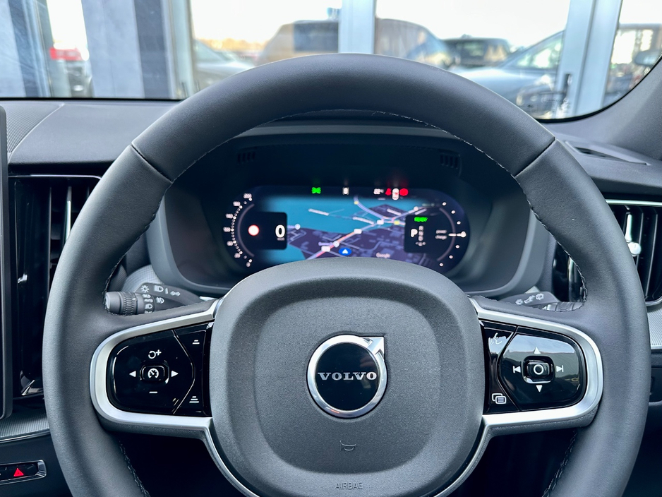 2025 Volvo XC60 - image 19