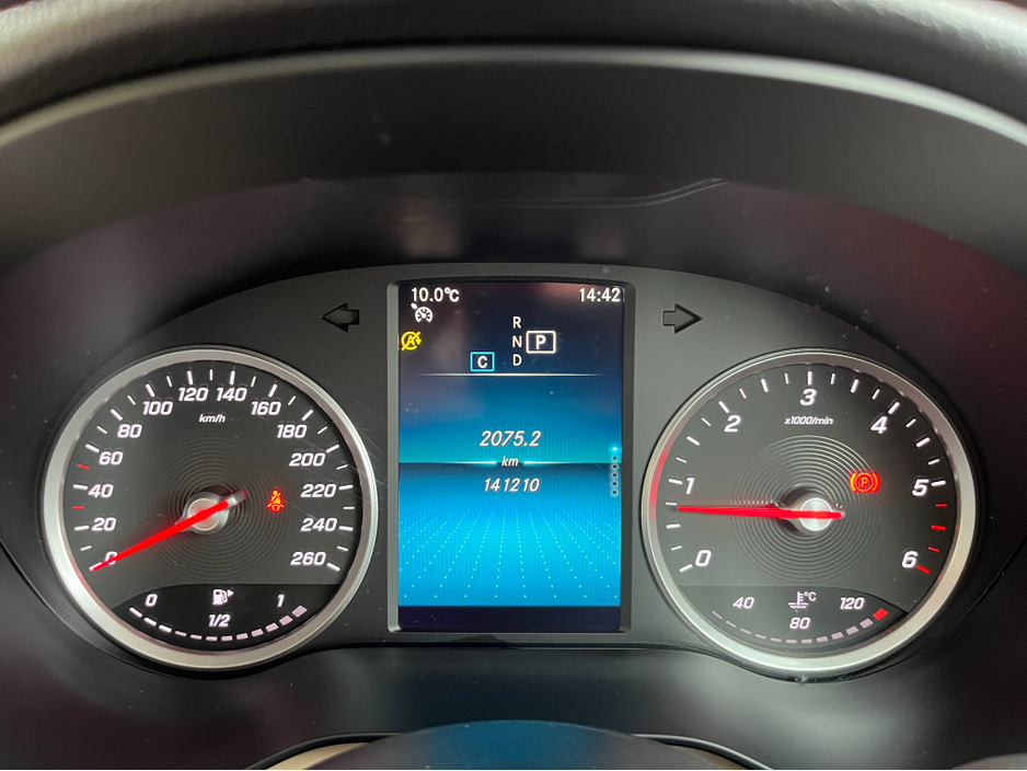 2021 Mercedes-Benz GLC Class - image 23