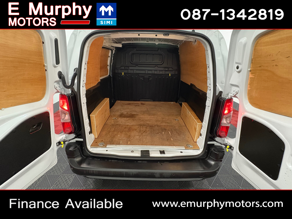 2023 Citroen Berlingo - image 11