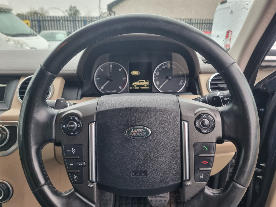 2015 Land Rover Discovery - image 12