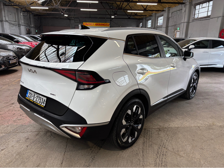 2023 Kia Sportage - image 2