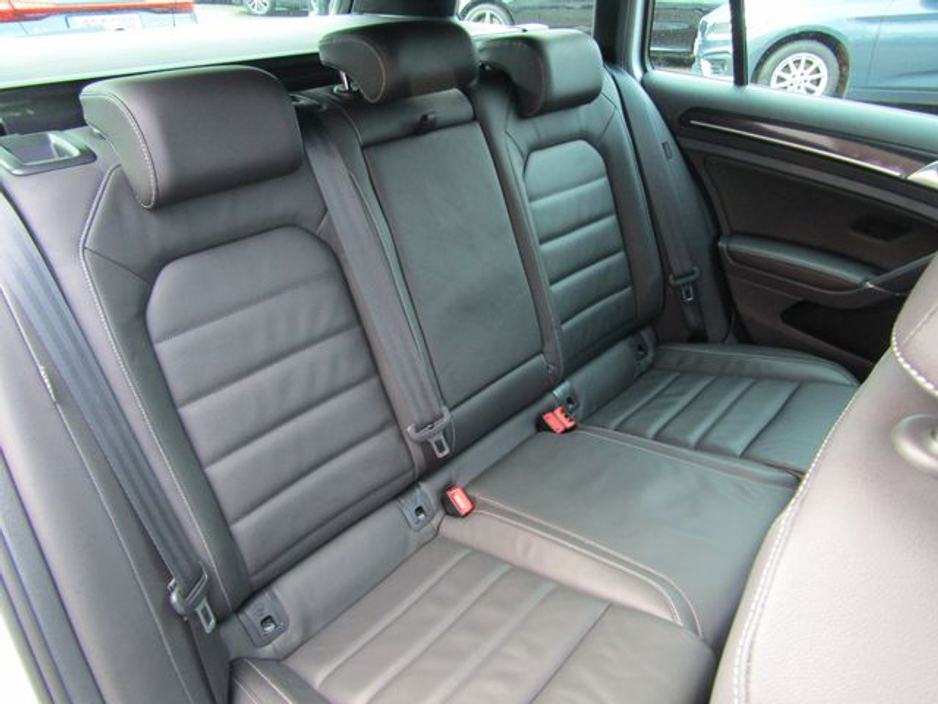 2015 Volkswagen Golf GOLF R ESTATE AWD 5DR Auto €21,950