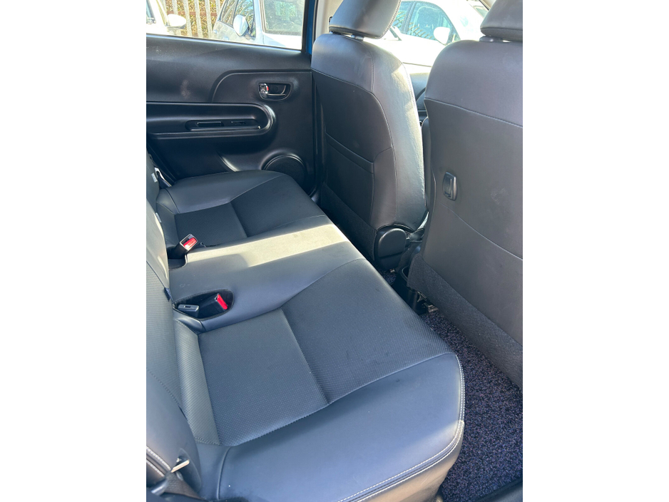 2018 Toyota Aqua - image 8