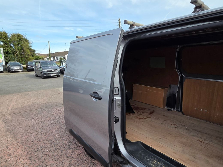 2022 Toyota Proace - image 11