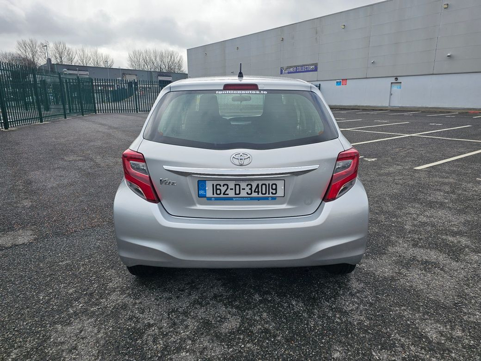 2016 Toyota Vitz - image 7