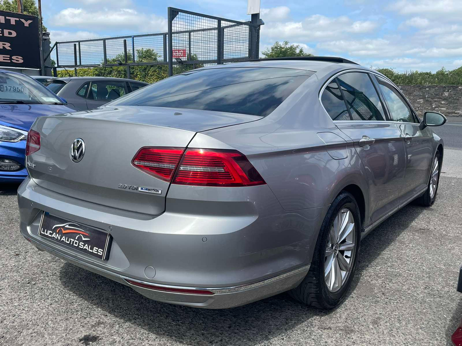 2015 Volkswagen Passat - image 5