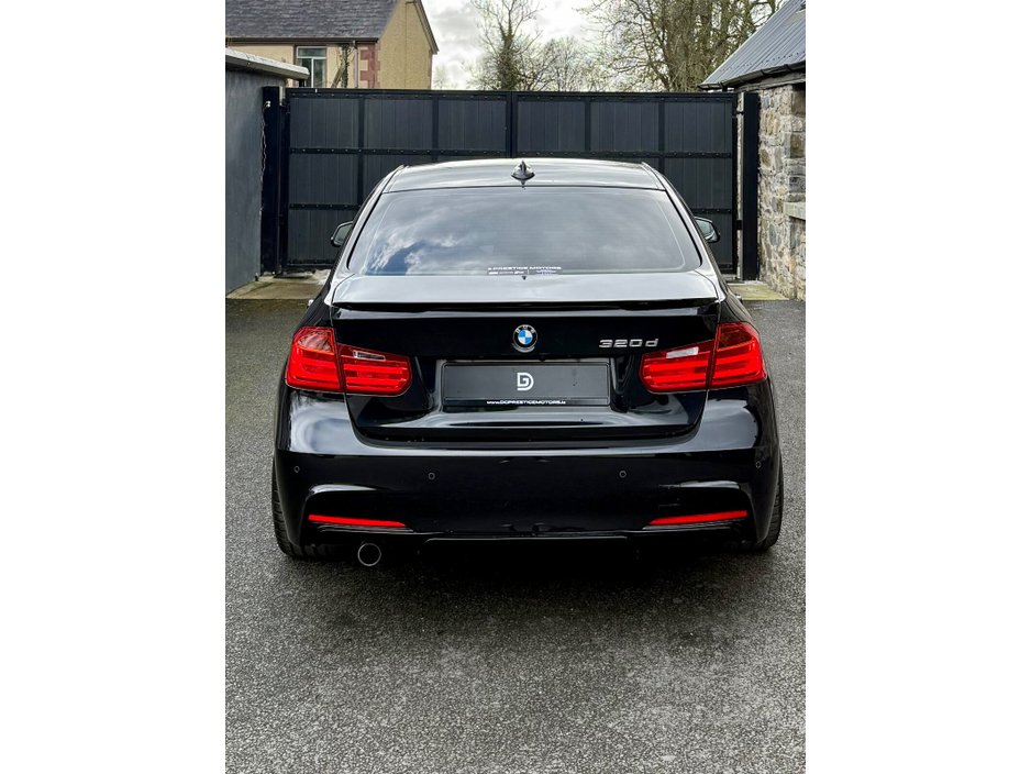 2015 BMW 3 Series - image 5