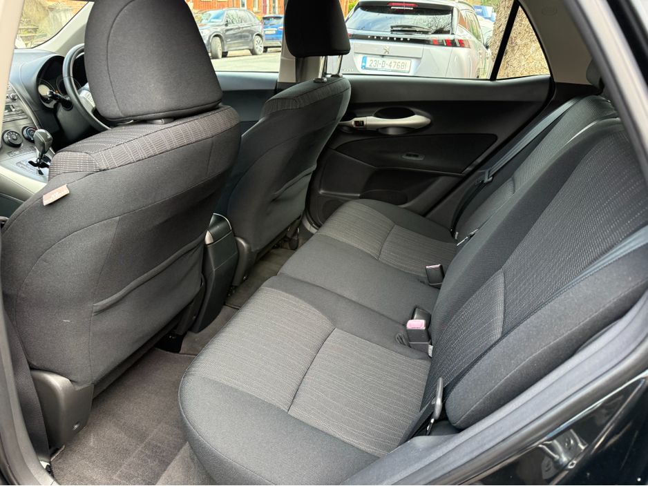 2007 Toyota Auris - image 10