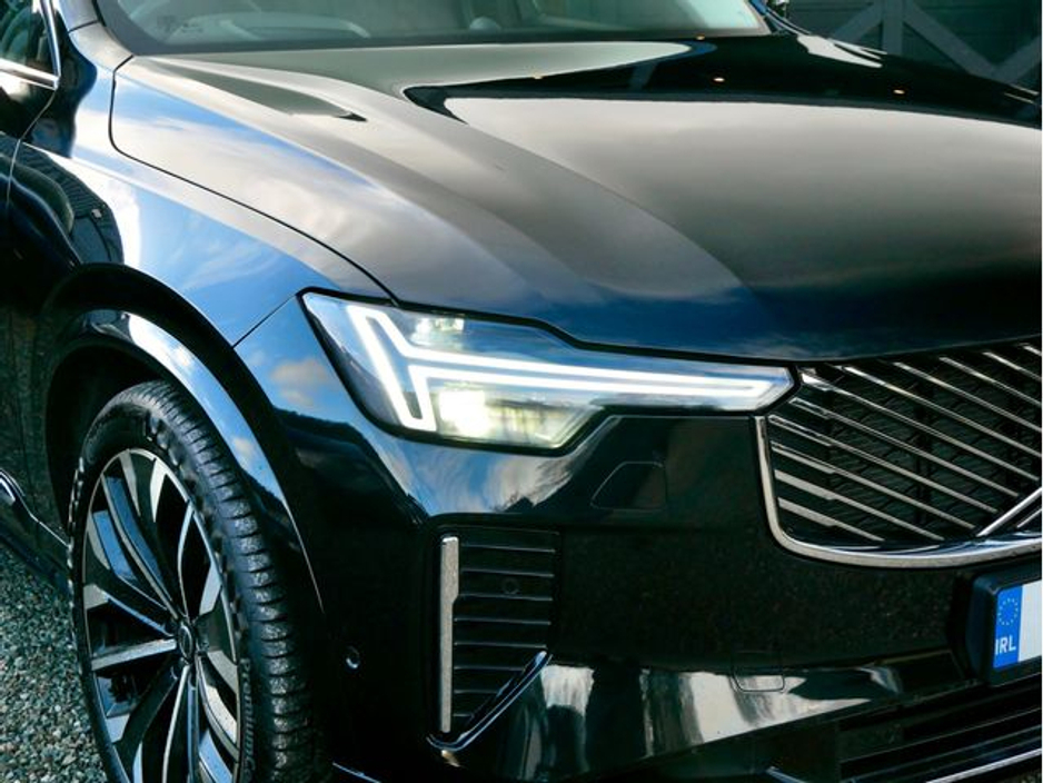 2025 Volvo XC90 - image 8