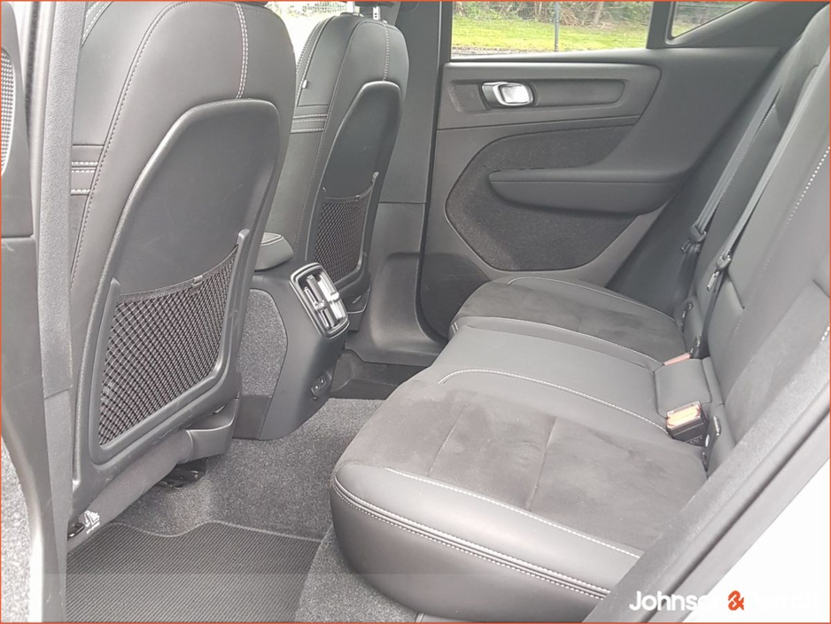 2024 Volvo XC40 - image 8