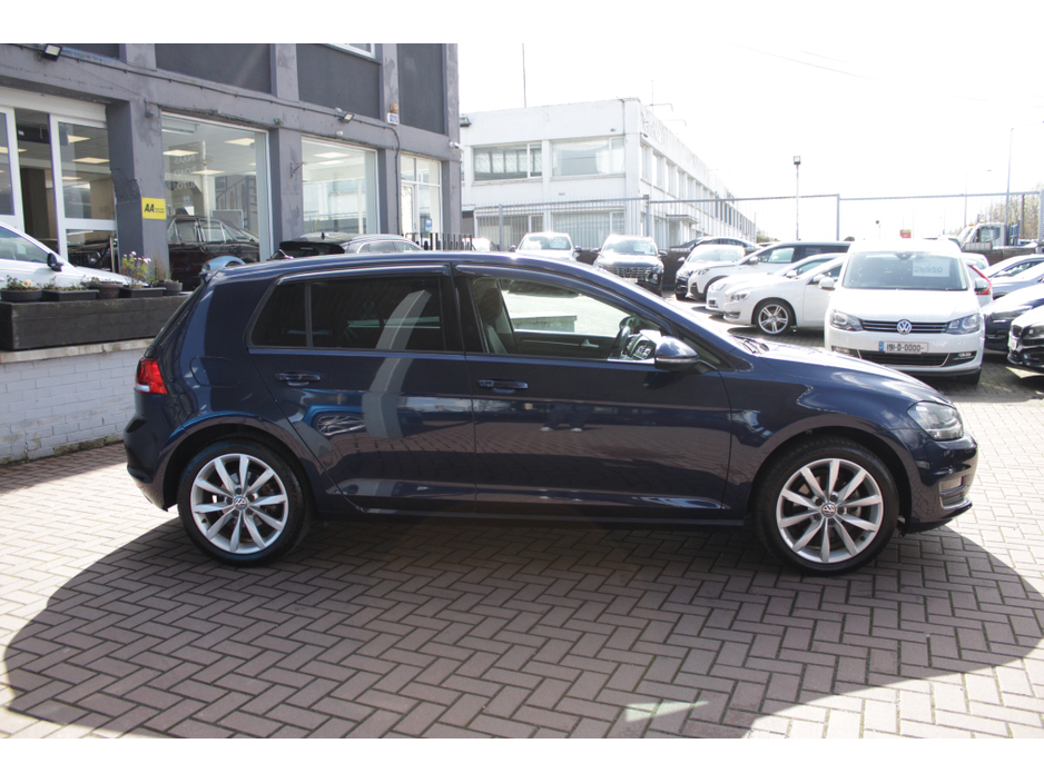 2015 Volkswagen Golf - image 3