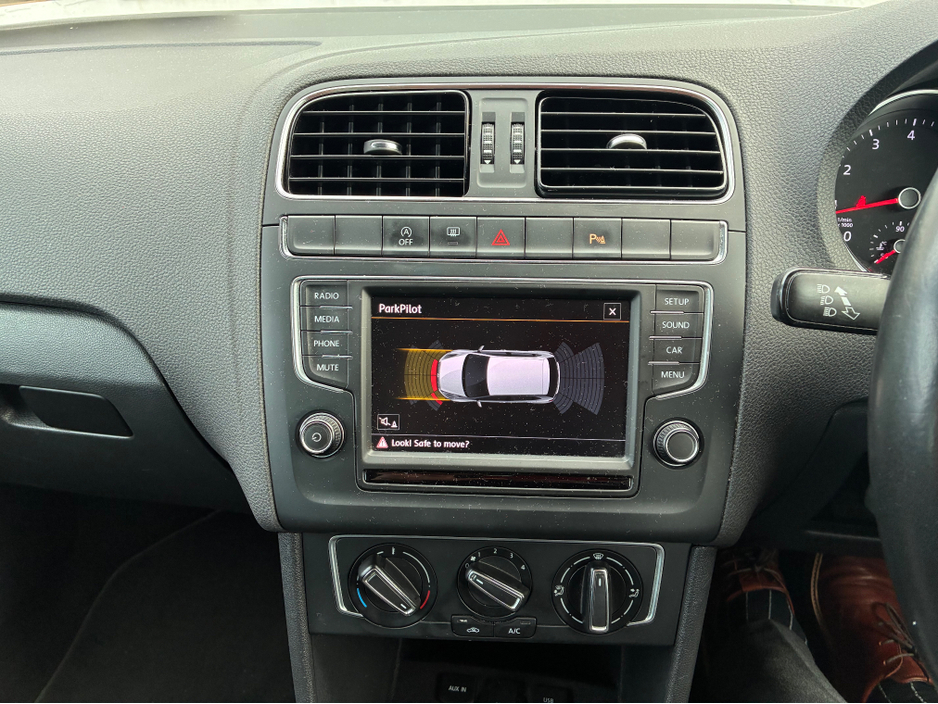 2016 Volkswagen Polo - image 17