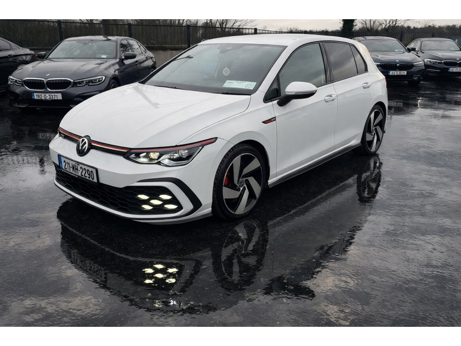 2021 Volkswagen Golf - image 2