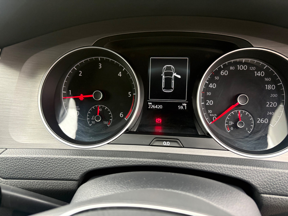 2016 Volkswagen Golf - image 11