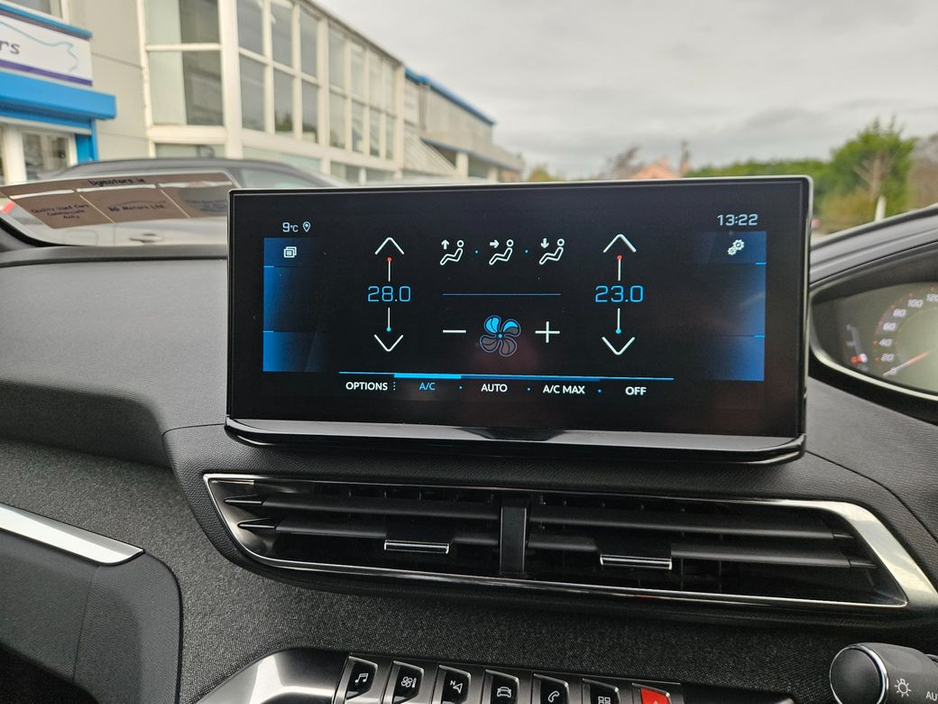 2023 Peugeot 5008 - image 17