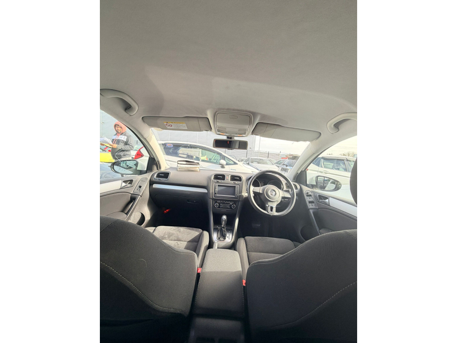 2012 Volkswagen Golf - image 10