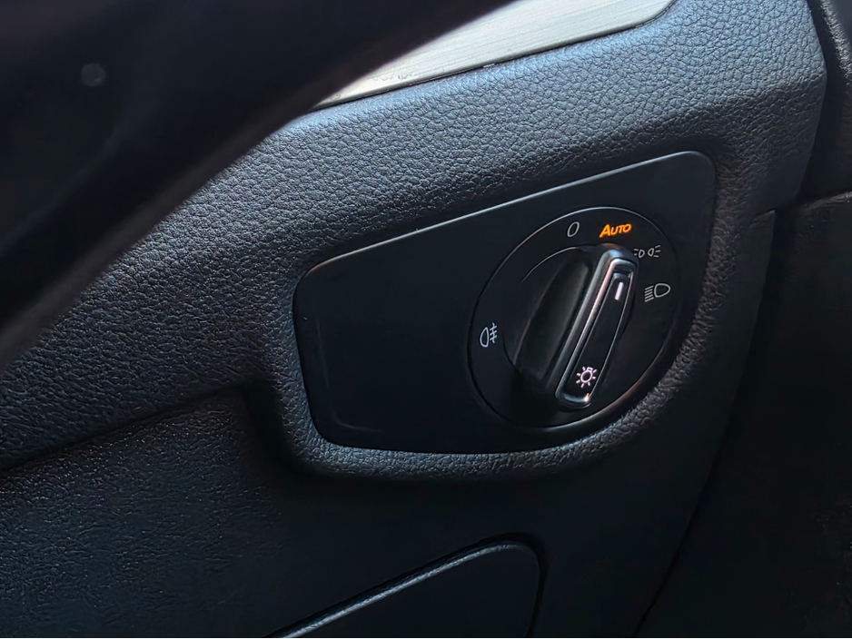 2018 Volkswagen Touran - image 26