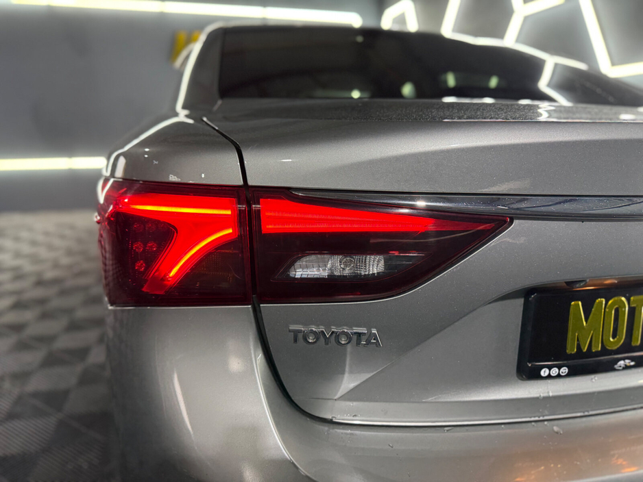 2015 Toyota Avensis - image 10