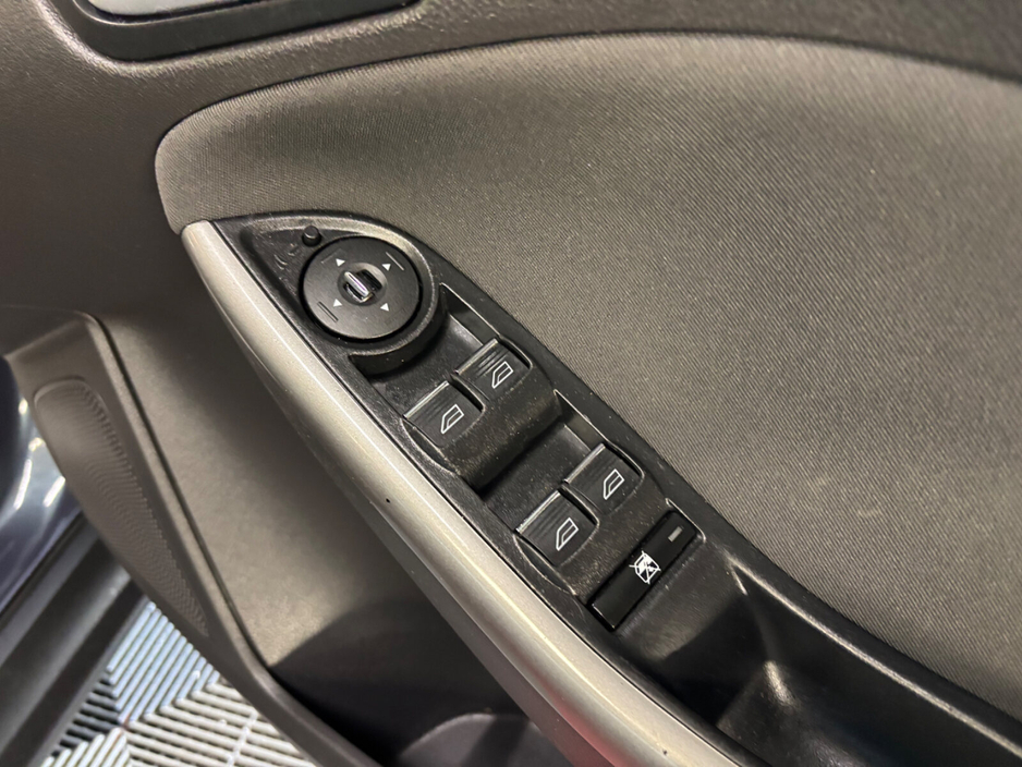 2014 Ford Focus - image 12
