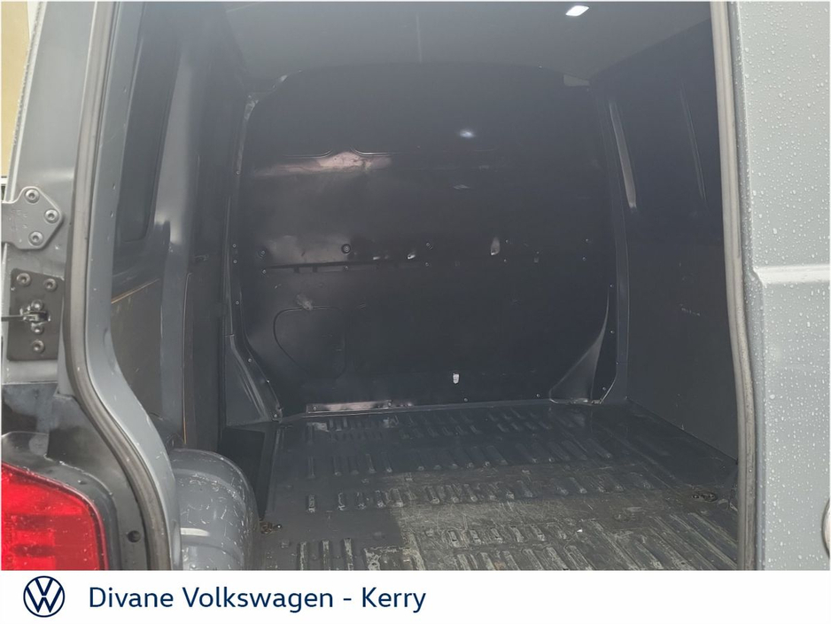2020 Volkswagen Transporter - image 10