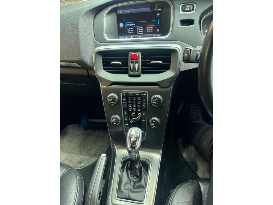 2013 Volvo V40 1.6 T4 180PS R-DESIGN POWERSHIFT DCT €10,950