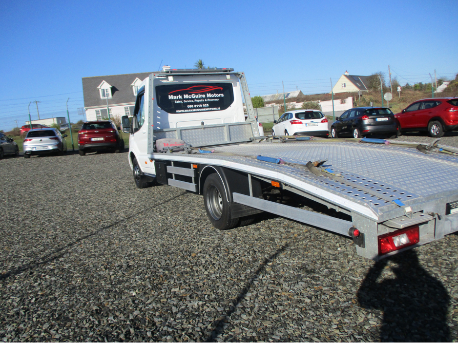 2022 Ford Transit - image 9