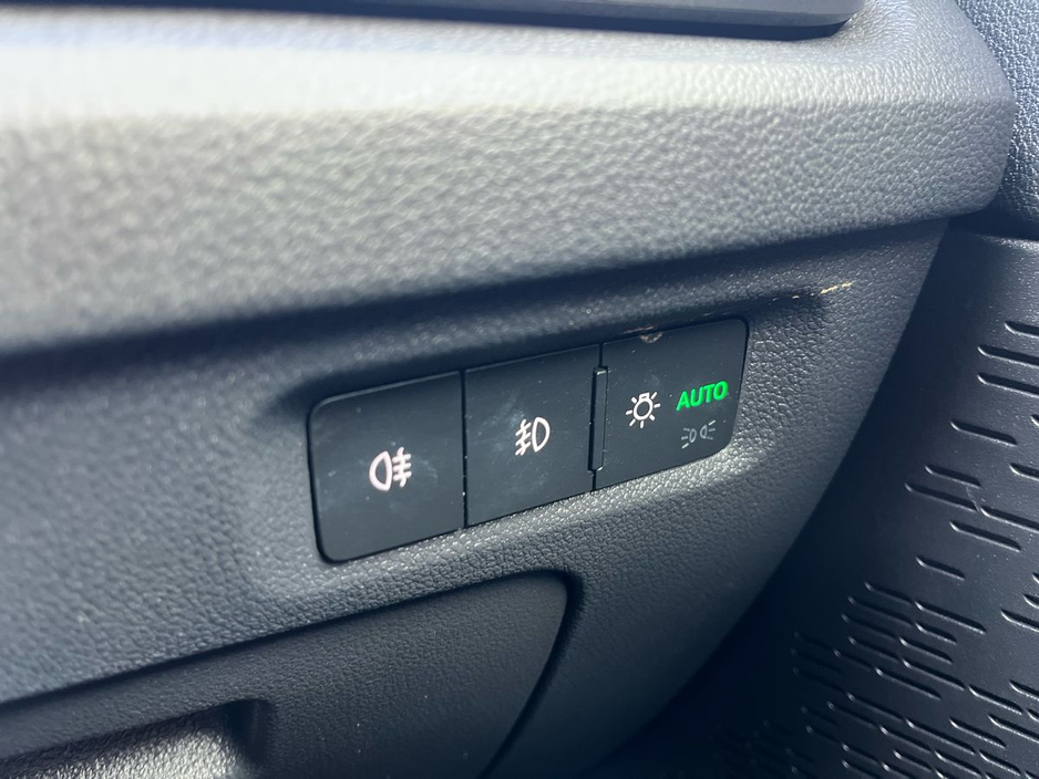 2022 Skoda Octavia - image 20