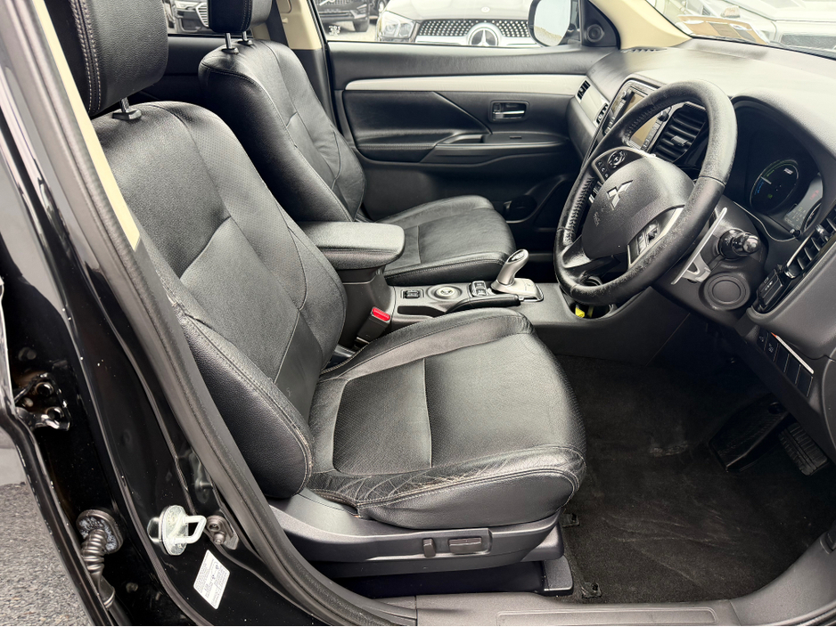 2015 Mitsubishi Outlander - image 8