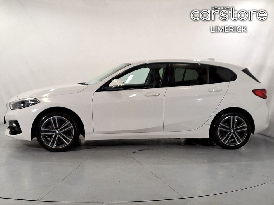 2020 BMW 1 Series 118i Sport manual €22,777