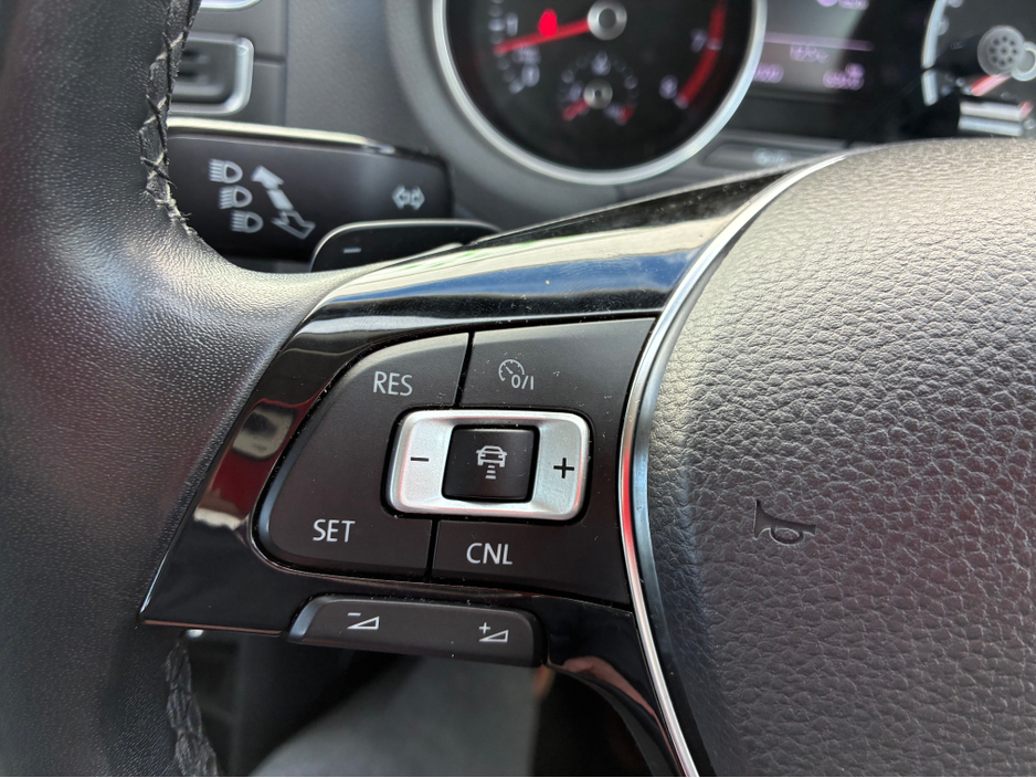2016 Volkswagen Polo - image 17