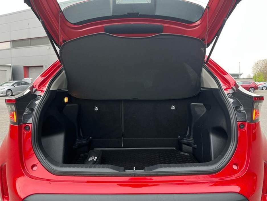 2022 Toyota Yaris Cross - image 10