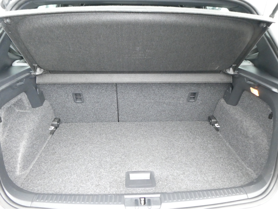 2015 Volkswagen Polo - image 9