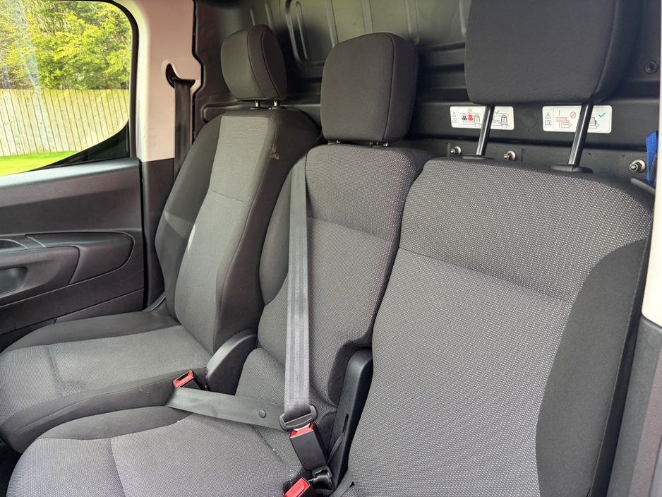 2023 Citroen Berlingo - image 4