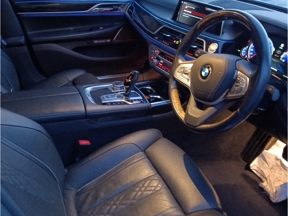 2017 BMW 7 Series 2017 BMW 740E iPERFORMANCE 2.0 AUTOMATIC / LOW MILEAGE.SERIVCE HISTORY/CRUISE CONTROL / 360° PARKING CAMERA / ELECTRIC MEMORY, HEATED & MASSAGING SEATS / SUNROOF