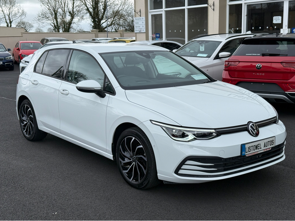 2023 Volkswagen Golf - image 4