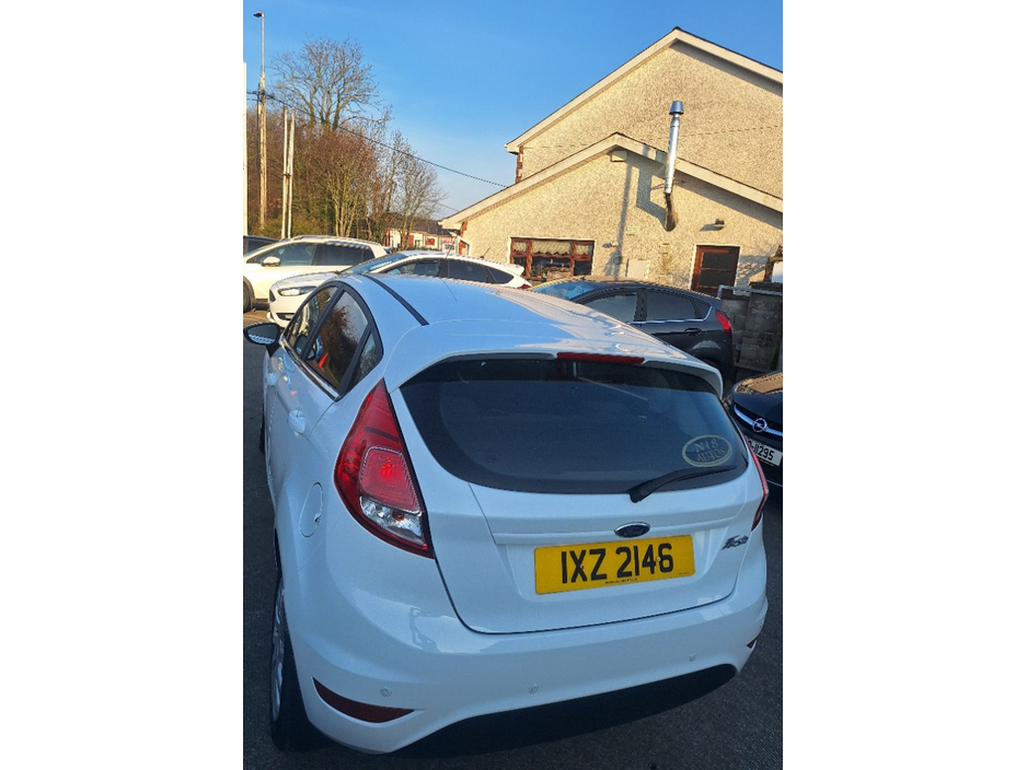 2015 Ford Fiesta - image 4