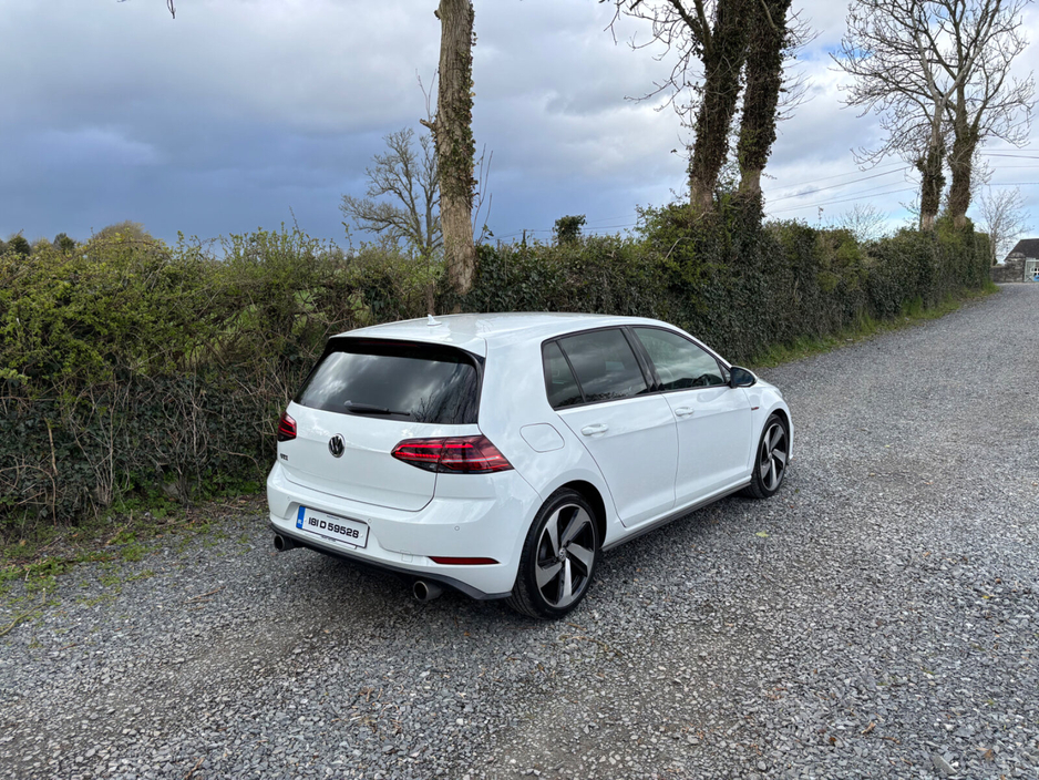 2018 Volkswagen Golf - image 11