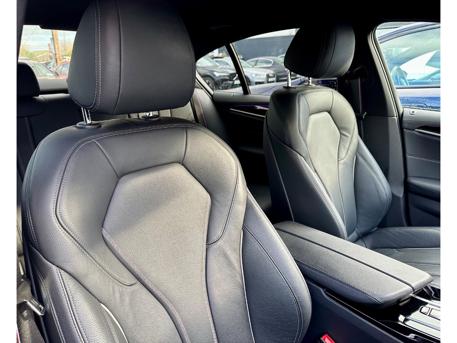 2022 BMW 5 Series - image 15