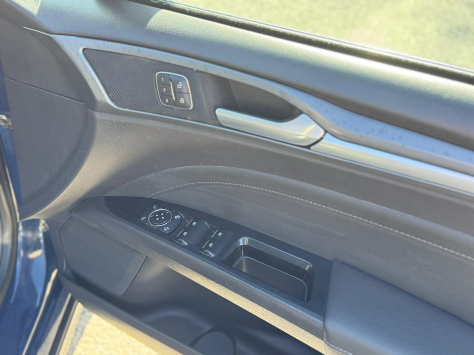 2016 Ford Mondeo - image 24