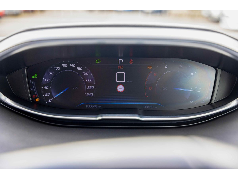 2019 Peugeot 5008 - image 9