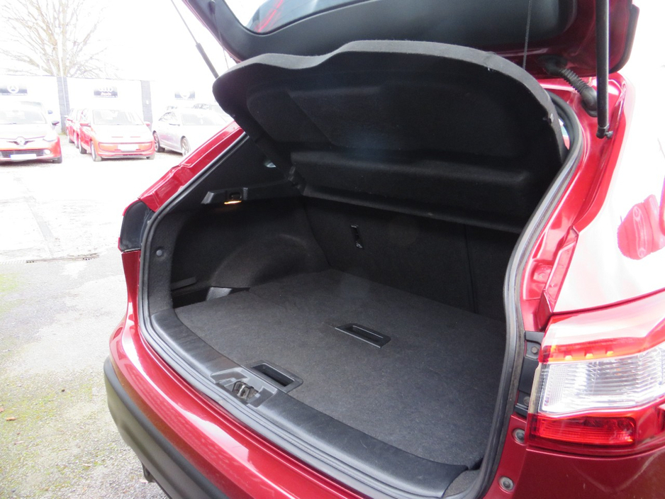 2014 Nissan Qashqai - image 8