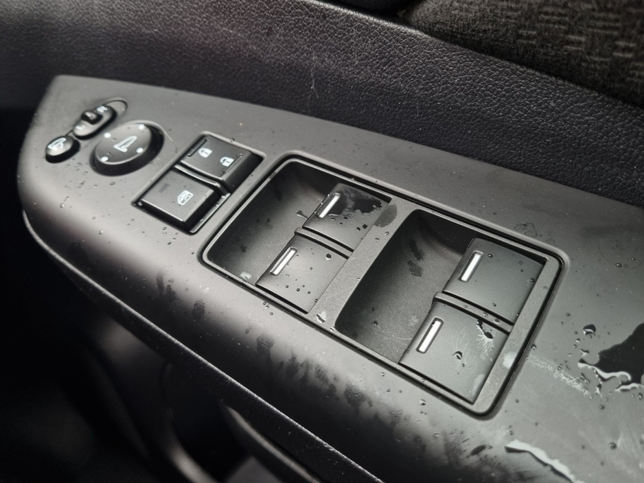 2017 Honda CR-V - image 24