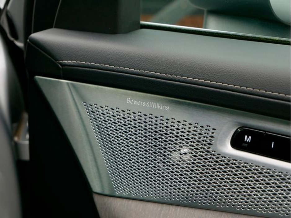 2025 Volvo XC90 - image 21