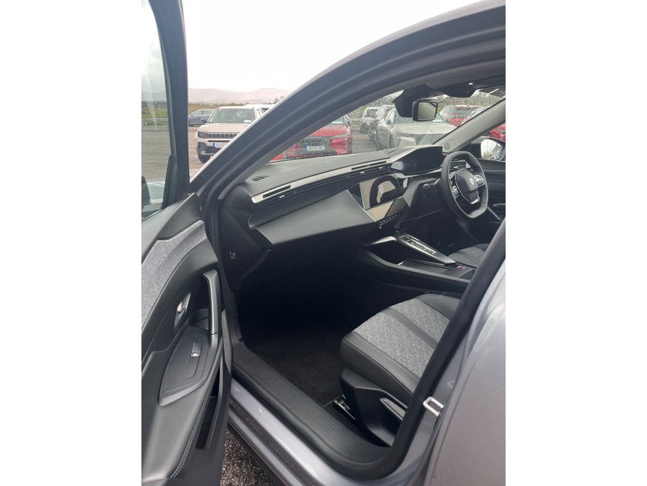 2025 Peugeot 408 - image 8