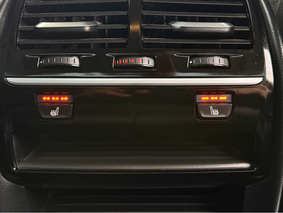 2017 BMW 5 Series - image 12