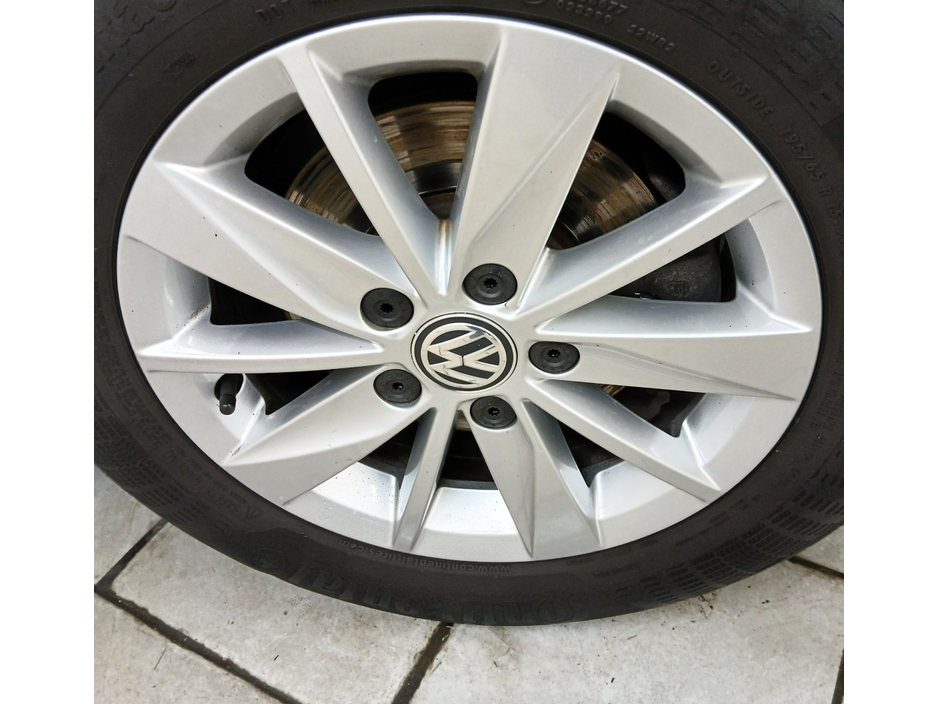 2020 Volkswagen Golf - image 4