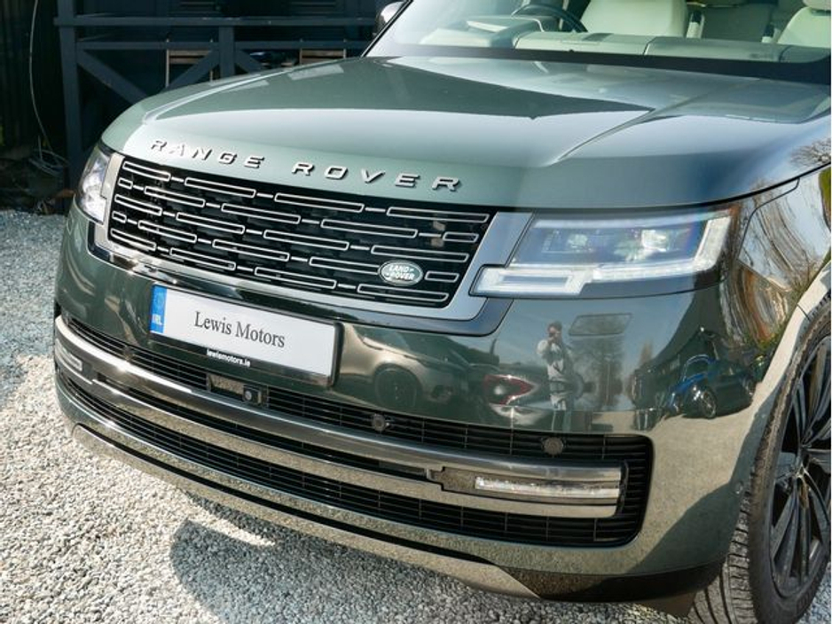 2025 Land Rover Range Rover - image 9