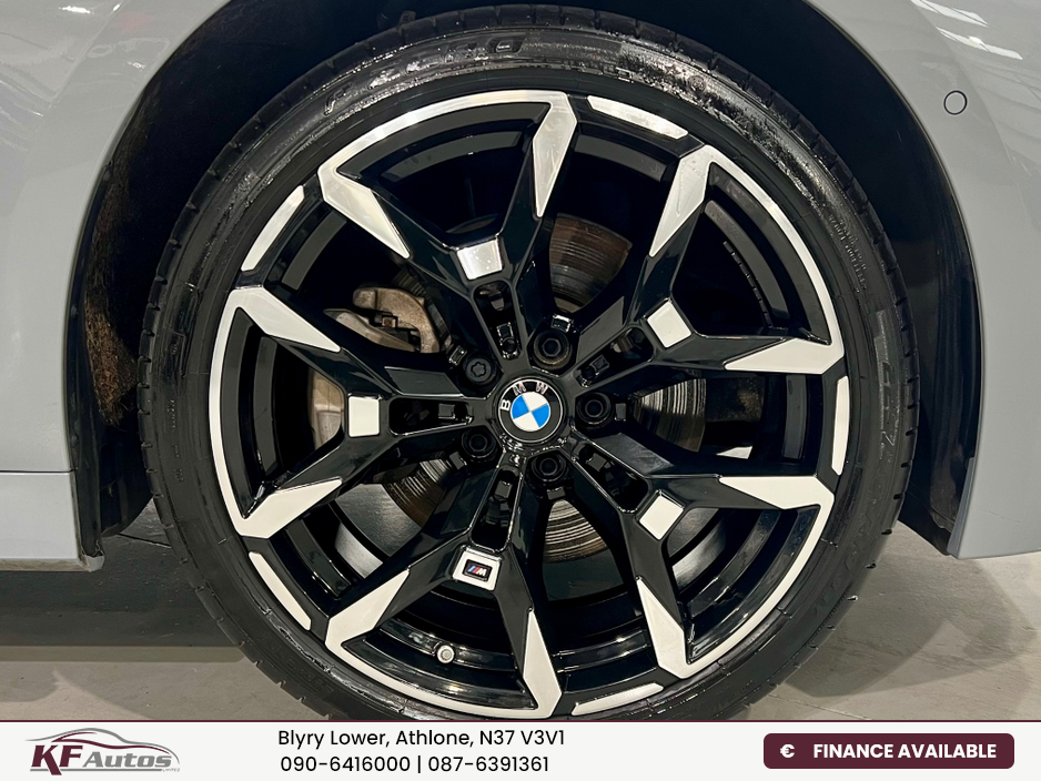 2025 BMW 3 Series - image 9